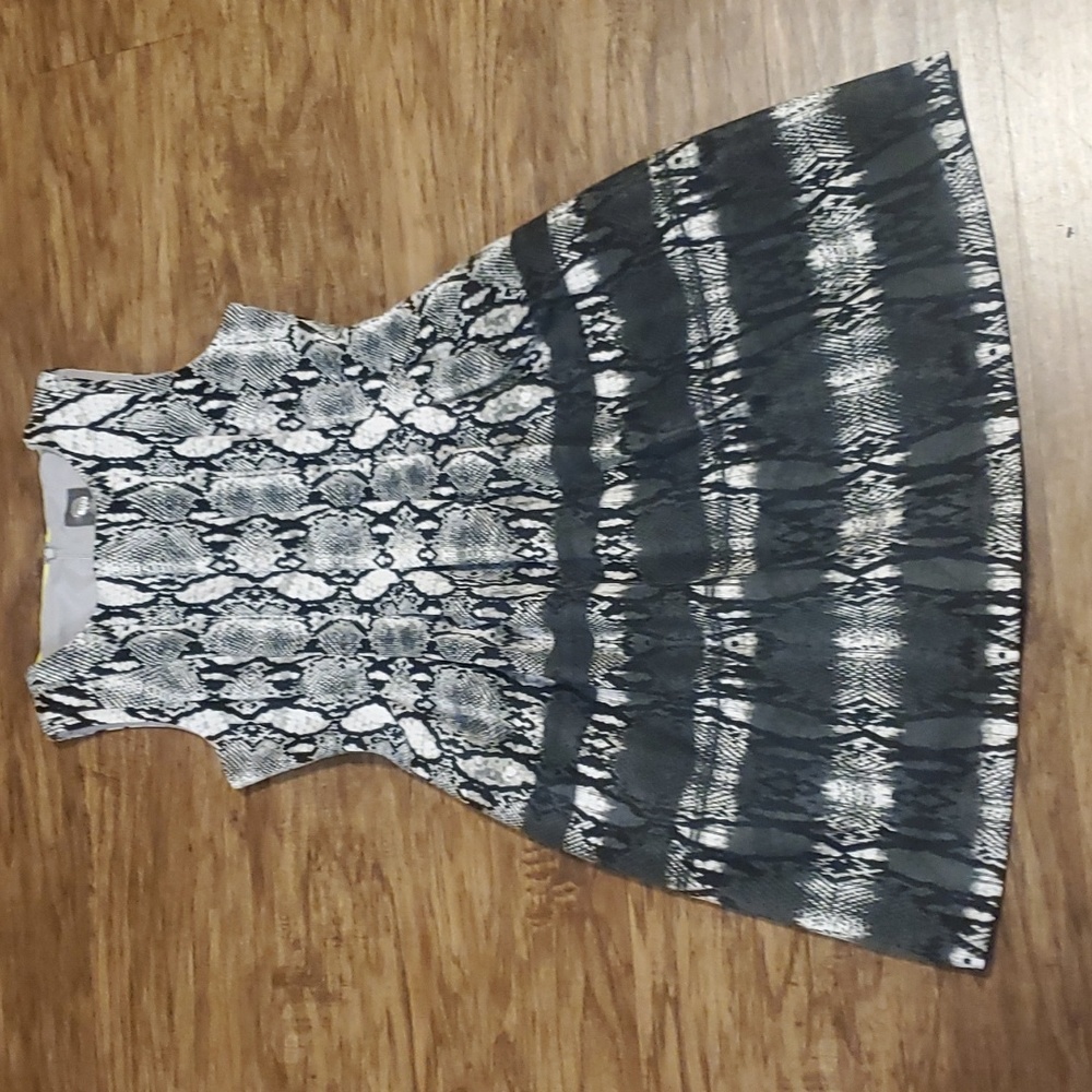 VINCE CAMUTO Snakeskin Fit N Flare Dress - 10
